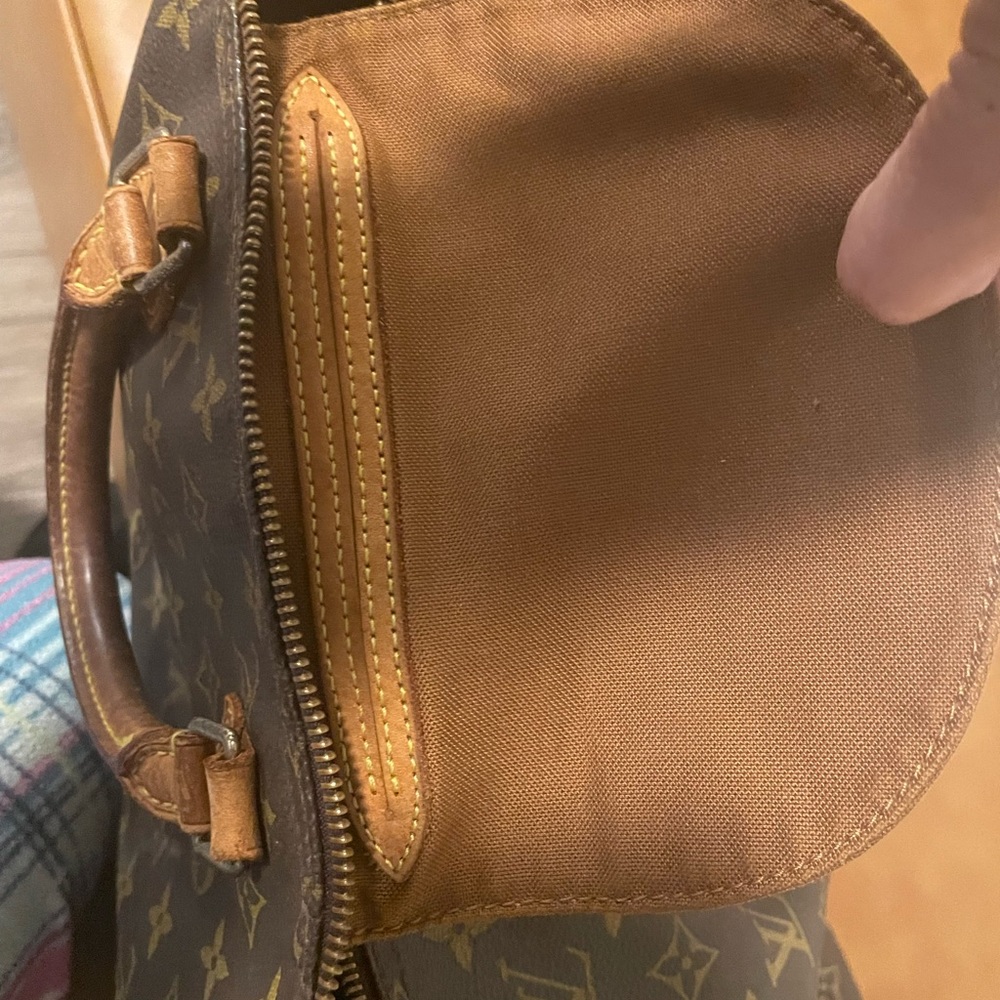 Authentic Louis Vuitton bag - Picture 7 of 9